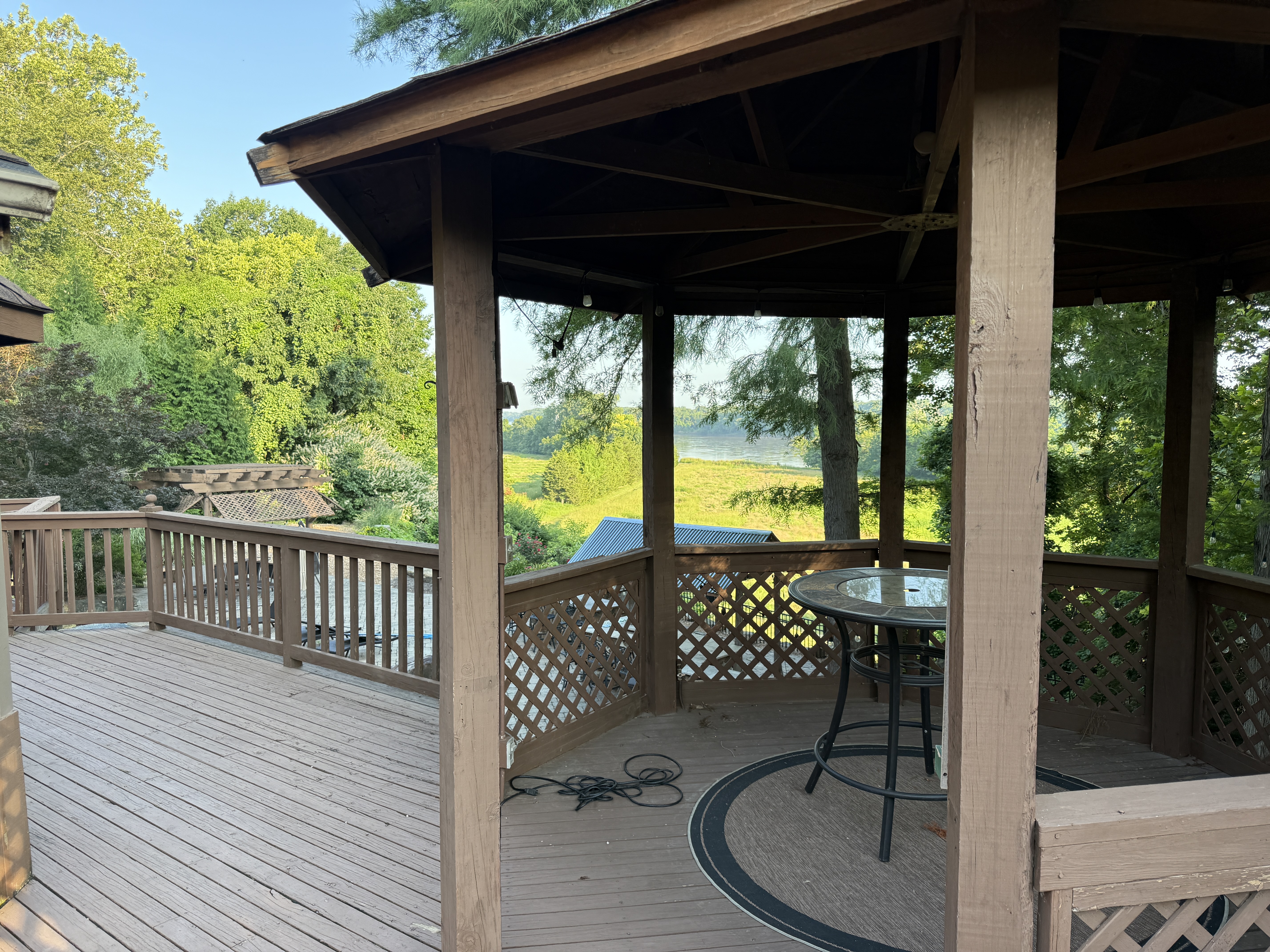 Two-tier deck with black metal railing